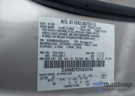 2009 Lincoln Town Car Signature Limited z USA, uszkodzony, nr VIN 2LNHM82VX9X620346